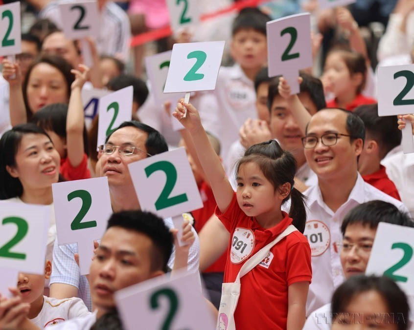 Des enfants d'âge préscolaire et leurs parents participent à une compétition bilingue anglais-vietnamien « Super Tots 2024 » 2024. Photo : Thanh Tung - VNA