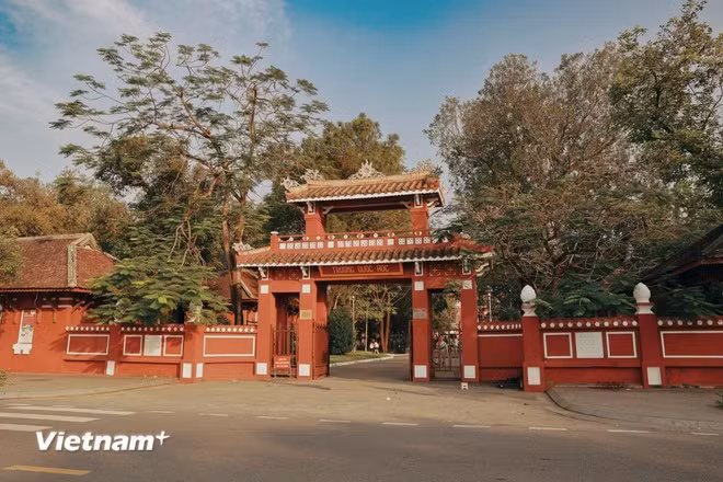 Depuis plus de 120 ans, le lycée d’excellence Quoc Hoc – Hue demeure un lieu familier pour les habitants comme pour les touristes de l’ancienne capitale. (Photo : Minh Hieu/Vietnam+)
