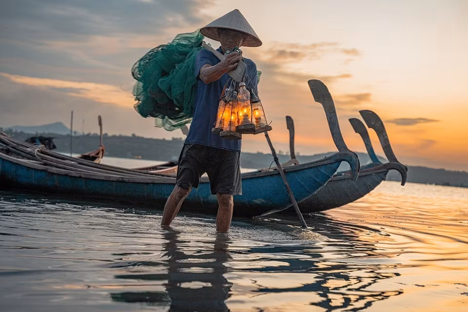 Au-delà de son charme naturel, la lagune Ô Loan est une source vitale de ressources aquatiques pour l'économie locale. Photo : VNA