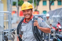 Joie de Bui Duc Nam, technicien de Viettel. Photo : VNA