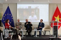 Débats lors du séminaire. Photo: VNA