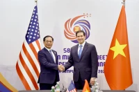 Le vice-Premier ministre et ministre des Affaires étrangères, Bui Thanh Son (gauche), et le secrétaire d’État américain, Marco Rubio. 
