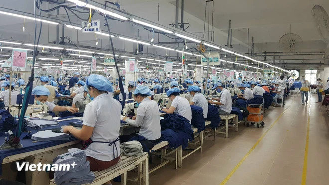 Rien qu'au Vietnam, les principales entreprises manufacturières chinoises ont augmenté leurs investissements en 2023, avec près de 20 % des nouveaux capitaux IDE enregistrés provenant de Chine, représentant la plus grande part de marché parmi les investisseurs au Vietnam. Photo: VietnamPlus detmay3-2423.jpg.jpg