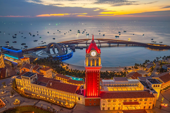 À Phu Quôc, l'attraction la plus remarquable est le complexe de divertissement unique en son genre Sunset Town dans la partie sud de l'île. sunset.jpg