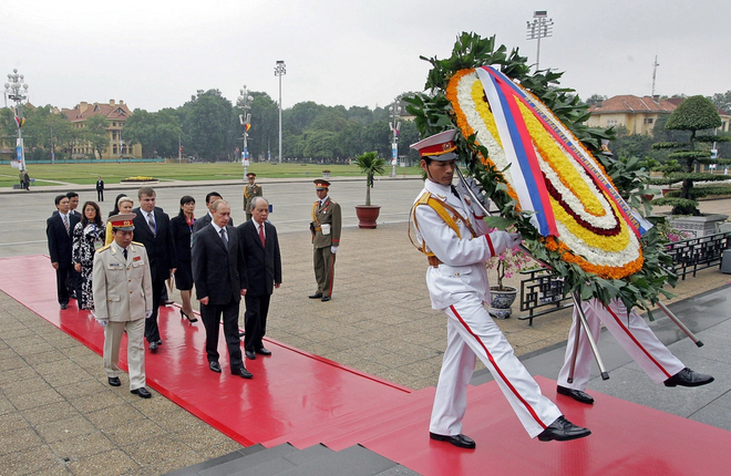 Le président Vladimir Poutine au Vietnam en 2006. Photo: VNA Putin2 (1).png