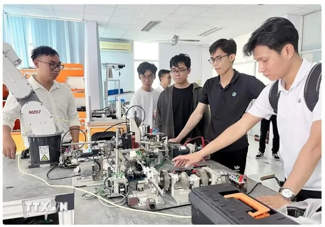 Des étudiants du centre de formation du Saigon High-Tech Park. Photo : VNA Park.jpg