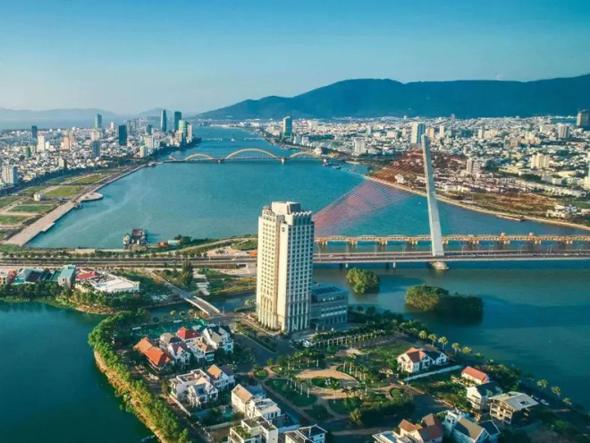 Da Nang se classe 4e dans la liste des meilleures destinations pour les nomades numériques. Photo: Agoda Đà_Nẵng_của_Việt_Nam_đứng_thứ_4_trong_danh_sách_10_điểm_đến_tốt_nhất_cho_những_người_du_mục_kỹ_thuật_số_năm_2024._(Ảnh_Agoda).jpg