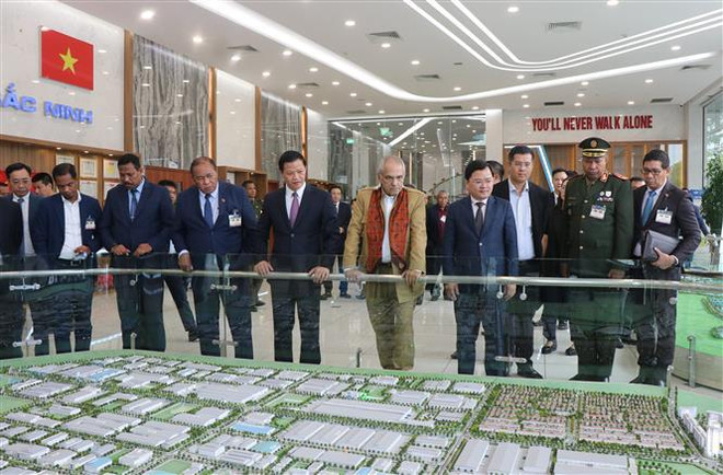 Le président du Timor Leste, José Ramos-Horta, visite la zone VSIP Bac Ninh. Photo: VNA bac_ninh_7518262.jpg