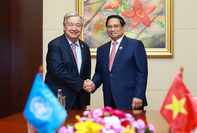 Le Premier ministre Pham Minh Chinh (droite) et le secrétaire général de l'ONU Antonio Guterres. Photo: VNA 193618-vna_potal_thu_tuong_pham_minh_chinh_gap_tong_thu_ky_lien_hop_quoc_antonio_guterres_121913173_7646041.jpg