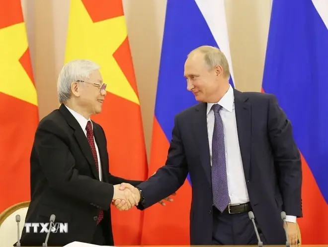 Le secrétaire général du PCV Nguyên Phu Trong et le pésident russe Vladimir Poutine en 2018 en Russie. Photo: VNA 20.jpg