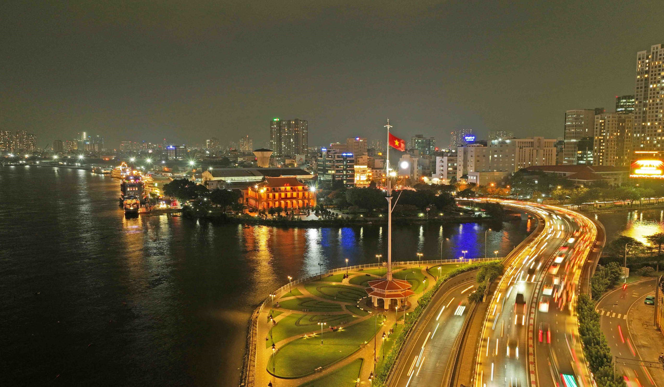 Situé sur les rives de la fleuve Saigon, le quai de Nha Rồng est un lieu chargé d'histoire. Photo : Tuan Anh – VNA 09-vna-potal-thanh-pho-ho-chi-minh-trung-tam-kinh-te-van-hoa-du-lich-dau-tau-cua-ca-nuoc-7778333.jpg