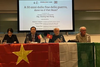 L’ambassadeur du Vietnam en Italie, Duong Hai Hung, lors d’un séminaire à Mestre. Photo: VNA