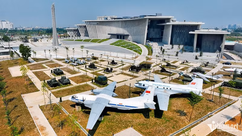 Musée d’histoire militaire du Vietnam 1.jpg