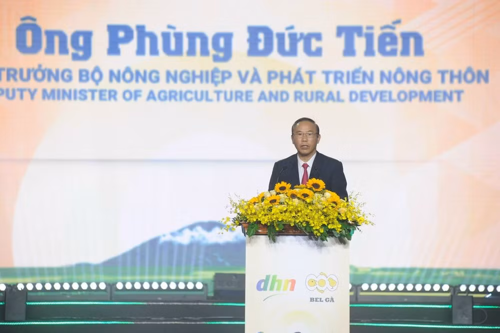 Le vice-ministre de l'Agriculture et du Développement rural Phùng Duc Tiên prend la parole lors de cet événement.