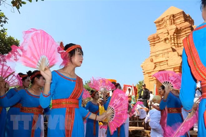 L’ethnie Cham à Binh Thuan célèbre la fête Katê ảnh 1