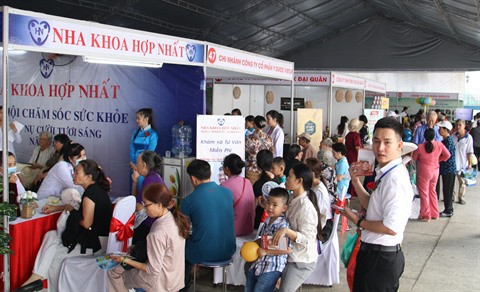Des soins de santé gratuits pour plus de 10.000 personnes ảnh 1 Des soins de santé gratuits pour plus de 10.000 personnes ảnh 1