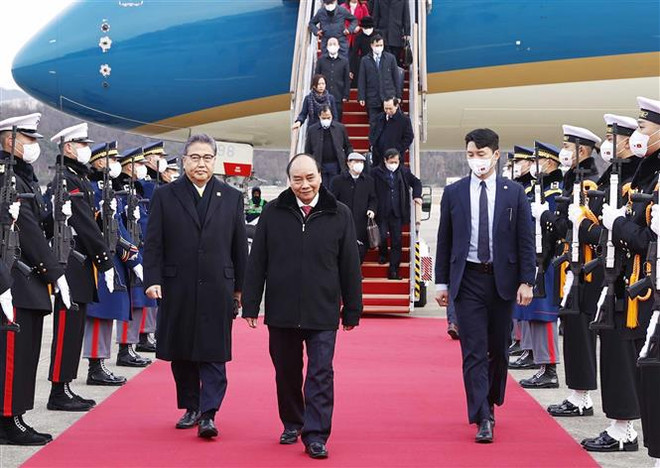 Le président Nguyên Xuân Phuc entame sa visite officielle en République de Corée ảnh 1 Le président Nguyên Xuân Phuc entame sa visite officielle en République de Corée ảnh 1