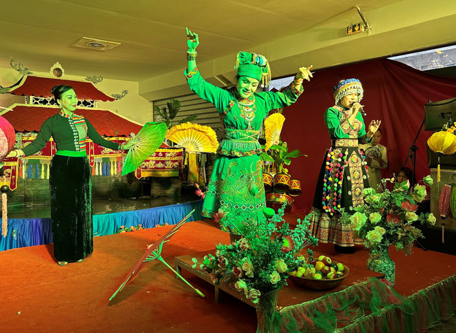 Faire découvrir les marionnettes sur l'eau vietnamiennes au public français ảnh 3