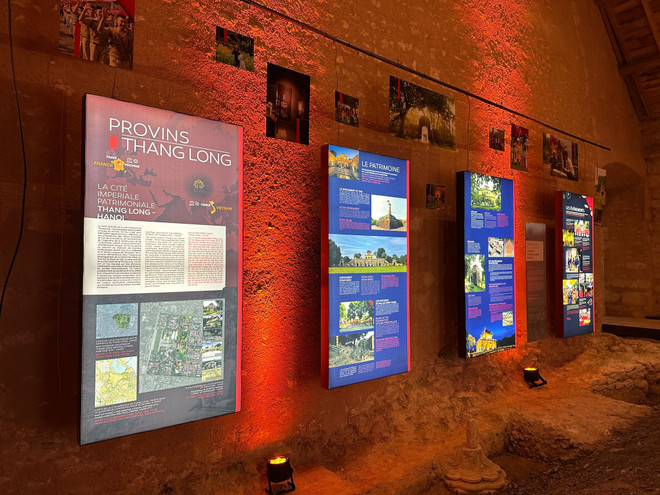 Des artefacts archéologiques de la Cité Thang Long exposés à Provins en France ảnh 3 Des artefacts archéologiques de la Cité Thang Long exposés à Provins en France ảnh 3
