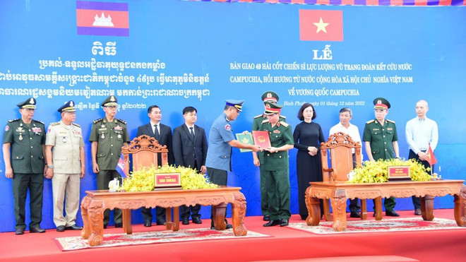 Le Vietnam remet des restes des 49 officiers et soldats au Cambodge ảnh 1 Le Vietnam remet des restes des 49 officiers et soldats au Cambodge ảnh 1