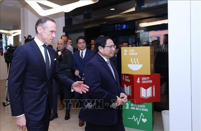 Le Premier ministre Pham Minh Chinh visite la Bourse de Luxembourg ảnh 1 Le Premier ministre Pham Minh Chinh visite la Bourse de Luxembourg ảnh 1