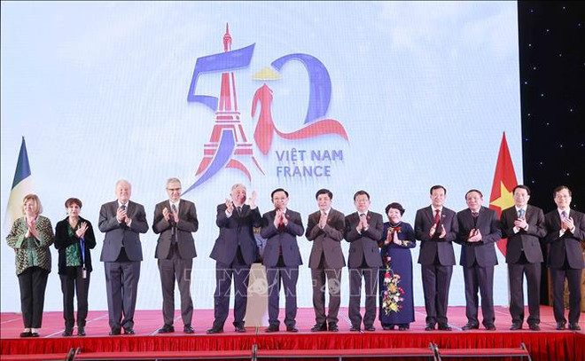 Cérémonie de lancement des événements marquant les 50 ans des relations diplomatiques Vietnam-France ảnh 1 Cérémonie de lancement des événements marquant les 50 ans des relations diplomatiques Vietnam-France ảnh 1