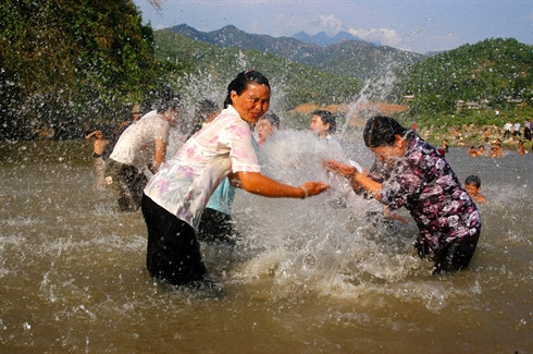 La fête de l'eau des Thai à Lai Châu ảnh 3 La fête de l'eau des Thai à Lai Châu ảnh 3