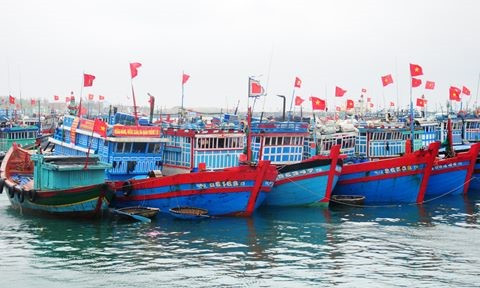 Les pêcheurs chantent l’hymne national avant d’aller à Hoang Sa ảnh 1 Les pêcheurs chantent l’hymne national avant d’aller à Hoang Sa ảnh 1