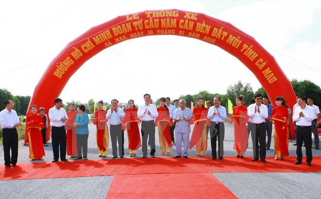 Le PM donne le coup d’envoi de plusieurs projets d’infrastructure ảnh 2 Le PM donne le coup d’envoi de plusieurs projets d’infrastructure ảnh 2