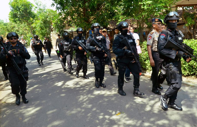 Douze arrestations, les assaillants identifiés suite aux attentats de Jakarta ảnh 1 Douze arrestations, les assaillants identifiés suite aux attentats de Jakarta ảnh 1