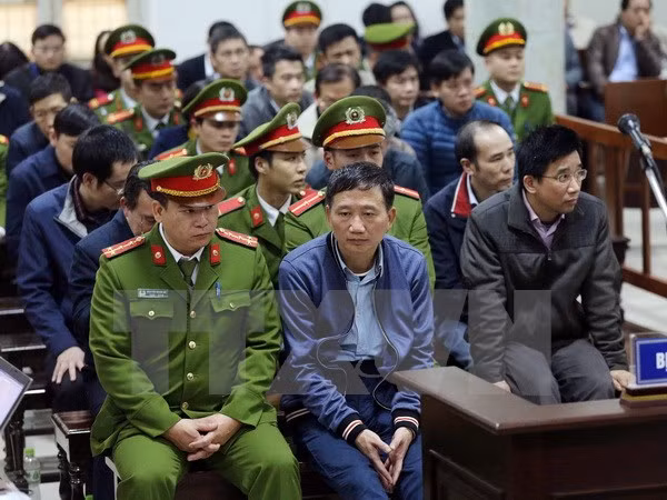 Le parquet réplique, l’accusé Dinh La Thang s’excuse ảnh 1
