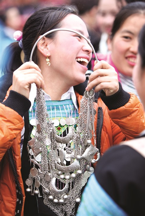 L’élégance des costumes traditionnels des femmes H’mông ảnh 4 L’élégance des costumes traditionnels des femmes H’mông ảnh 4
