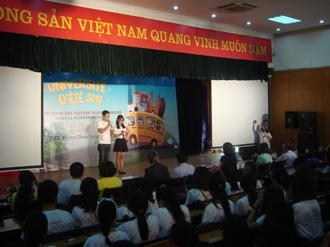 L’Université d’été 2017 s’immerge dans la culture traditionnelle vietnamienne ảnh 1 L’Université d’été 2017 s’immerge dans la culture traditionnelle vietnamienne ảnh 1