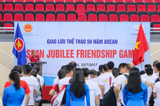Echange sportif en l’honneur du cinquantenaire de l'ASEAN ảnh 1