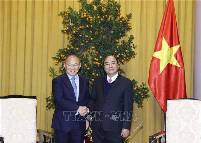 Le président Nguyen Xuan Phuc reçoit l'entraîneur Park Hang Seo ảnh 1 Le président Nguyen Xuan Phuc reçoit l'entraîneur Park Hang Seo ảnh 1
