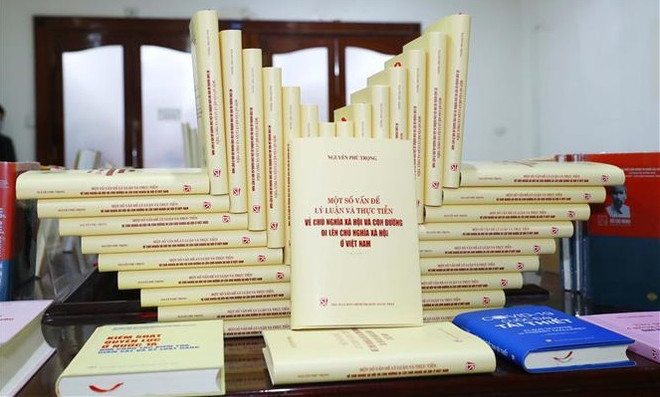 Le livre du chef du Parti sur le socialisme et le chemin vers le socialisme en librairie ảnh 2 Le livre du chef du Parti sur le socialisme et le chemin vers le socialisme en librairie ảnh 2