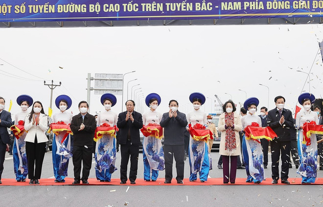 Le Premier ministre assiste à l’inauguration de l’autoroute Cao Bo-Mai Son ảnh 1 Le Premier ministre assiste à l’inauguration de l’autoroute Cao Bo-Mai Son ảnh 1