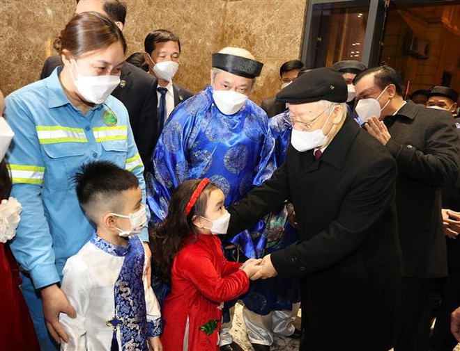 Le leader du PCV rend visite au Têt aux responsables et aux habitants de Hanoï ảnh 1 Le leader du PCV rend visite au Têt aux responsables et aux habitants de Hanoï ảnh 1