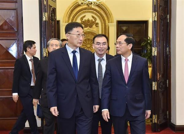 Le ministre des AE Bui Thanh Son reçoit un dirigeant de la province chinoise du Guangxi ảnh 2 Le ministre des AE Bui Thanh Son reçoit un dirigeant de la province chinoise du Guangxi ảnh 2