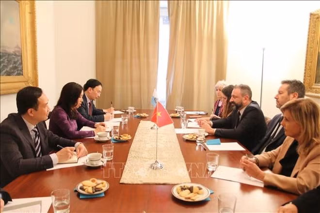 Vietnam et Saint-Marin promeuvent les relations d'amitié ảnh 1