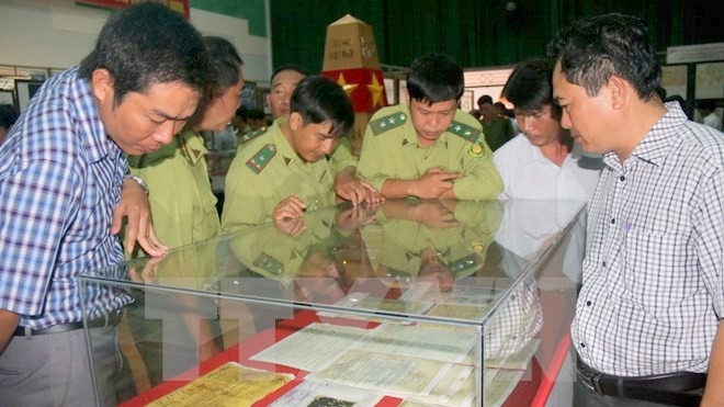Exposition «Hoàng Sa, Truong Sa du Vietnam - les preuves historiques et juridiques» à Bac Liêu ảnh 1 Exposition «Hoàng Sa, Truong Sa du Vietnam - les preuves historiques et juridiques» à Bac Liêu ảnh 1