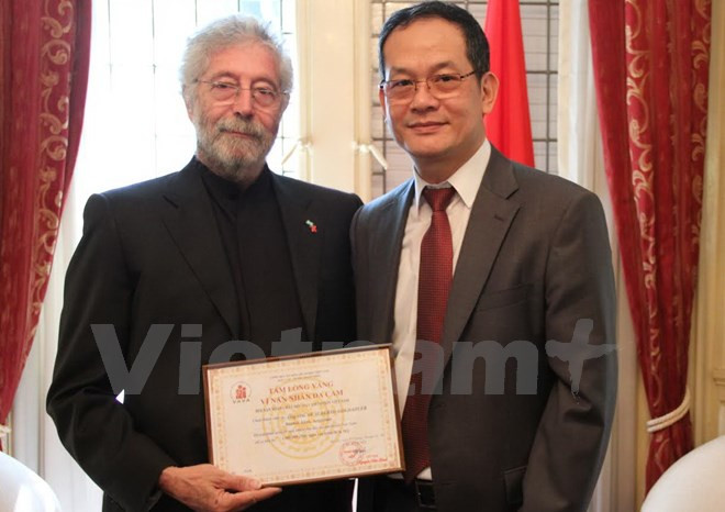 Un Argentin honoré pour son combat en faveur des victimes de l'agent orange ảnh 1 Un Argentin honoré pour son combat en faveur des victimes de l'agent orange ảnh 1