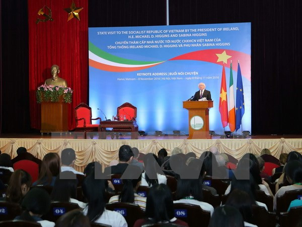 Le Président d’Irlande s’adresse aux étudiants de l’Université nationale de Hanoi ảnh 1 Le Président d’Irlande s’adresse aux étudiants de l’Université nationale de Hanoi ảnh 1