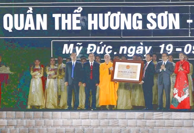 Le complexe de pagodes de Huong Son reconnu Vestige national spécial ảnh 1