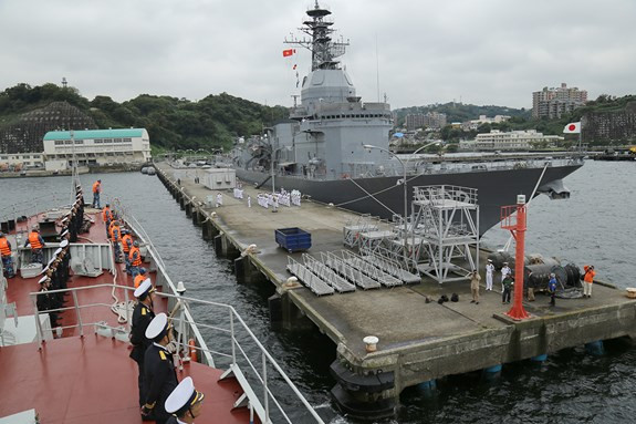 Le navire 015-Tran Hung Dao de la Marine populaire vietnamienne en visite au Japon ảnh 1 Le navire 015-Tran Hung Dao de la Marine populaire vietnamienne en visite au Japon ảnh 1