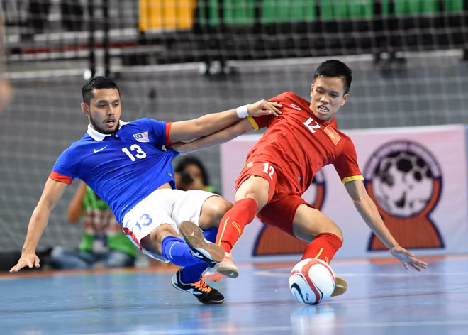 Futsal : deux matchs amicaux entre le Vietnam et la Malaisie ảnh 1