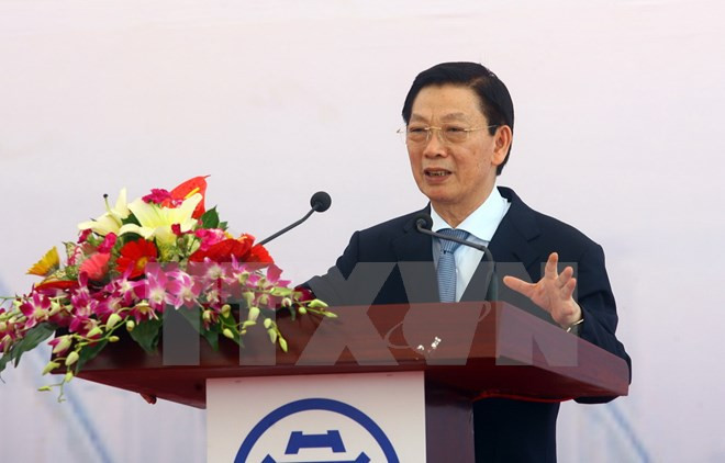 L’Ordre polonais "Bene Merito" à l’ancien président du Comité populaire de Hanoi ảnh 1 L’Ordre polonais "Bene Merito" à l’ancien président du Comité populaire de Hanoi ảnh 1