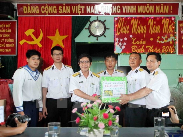 Des cadeaux pour les familles des soldats en poste à Truong Sa ảnh 1 Des cadeaux pour les familles des soldats en poste à Truong Sa ảnh 1
