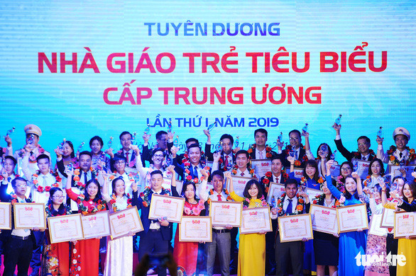 Distinction de 75 jeunes enseignants exemplaires ảnh 1 Distinction de 75 jeunes enseignants exemplaires ảnh 1
