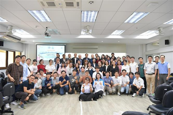 Des étudiants vietnamiens en Thaïlande fêtent le Nouvel an lunaire du Dragon 2024 ảnh 1 Des étudiants vietnamiens en Thaïlande fêtent le Nouvel an lunaire du Dragon 2024 ảnh 1